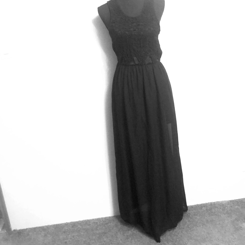 Peach Royal black maxi dress, size medium